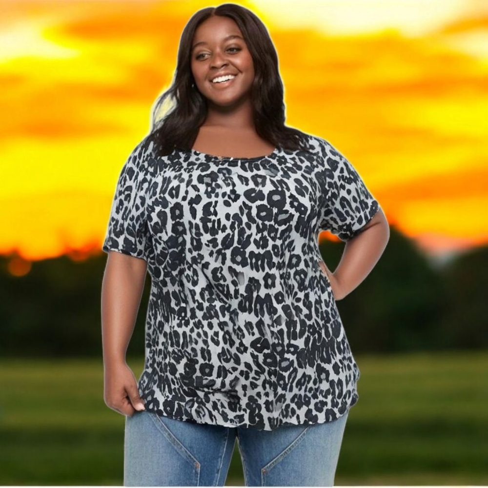 Lane Bryant leopard print t-shirt size 26/28